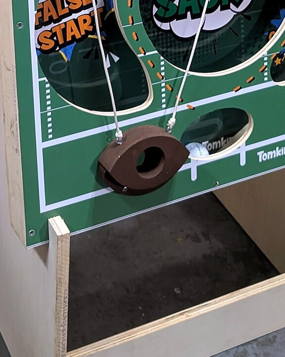 Locking plywood base stand, detail